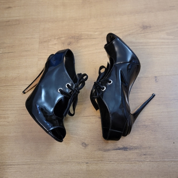 Manolo Blahnik Tie-Up Heels - Picture 2 of 11